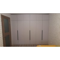 Встроенный распашной шкаф 3